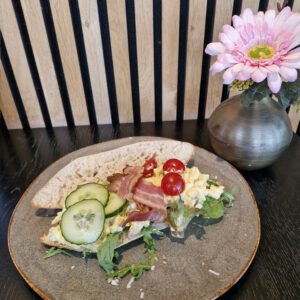 Broodje huisgemaakte eiersalade