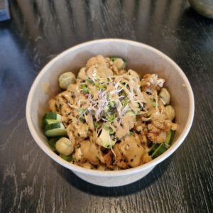 Parelcouscous met krokante kipstukjes