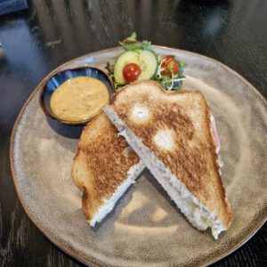 Tosti met jamballasaus