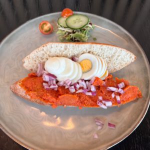 Filet americain met ui